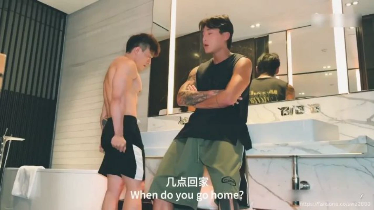 “想分手是不是？” 见网友被男友发现 被无套干哭求饶