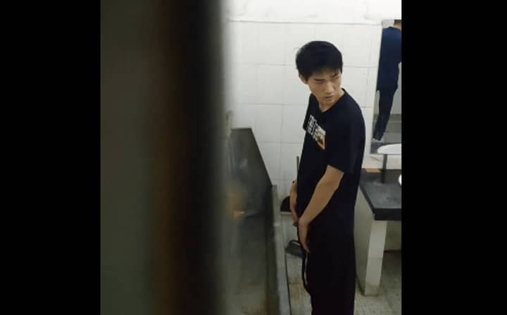 60位大学直男小便被偷拍曝光