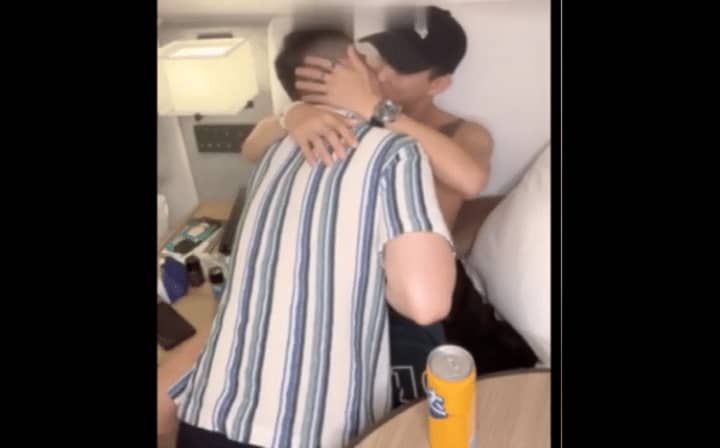 2鹿联名奶狗eason
